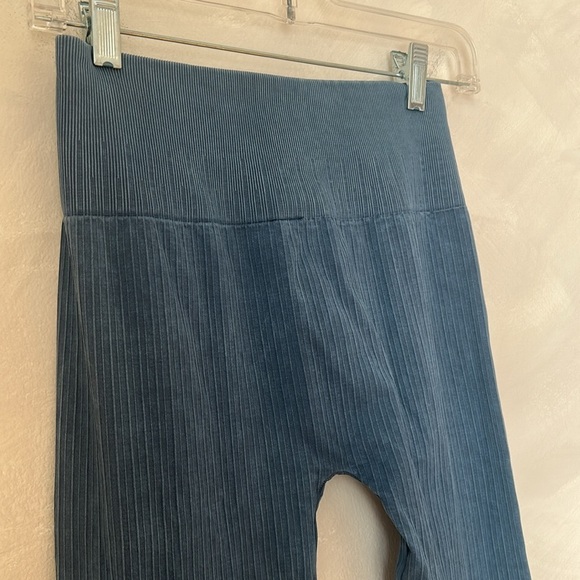 Avocado ribbed seamless leggings blue made in USA size M/L - Picture 5 of 6